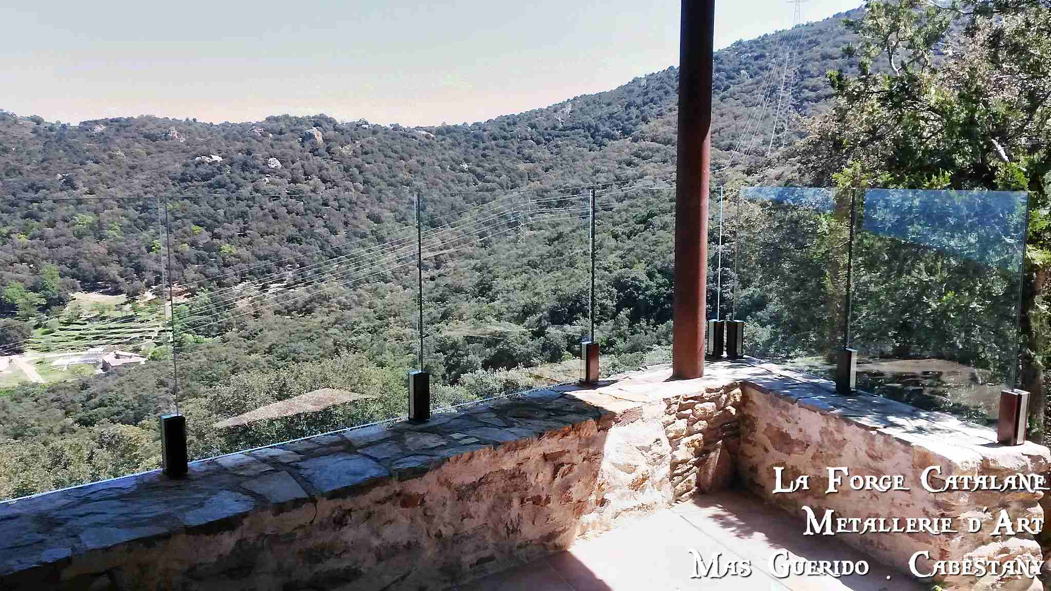 Garde corps vitre sans ossature pince a verre  forge catalane 11.jpg